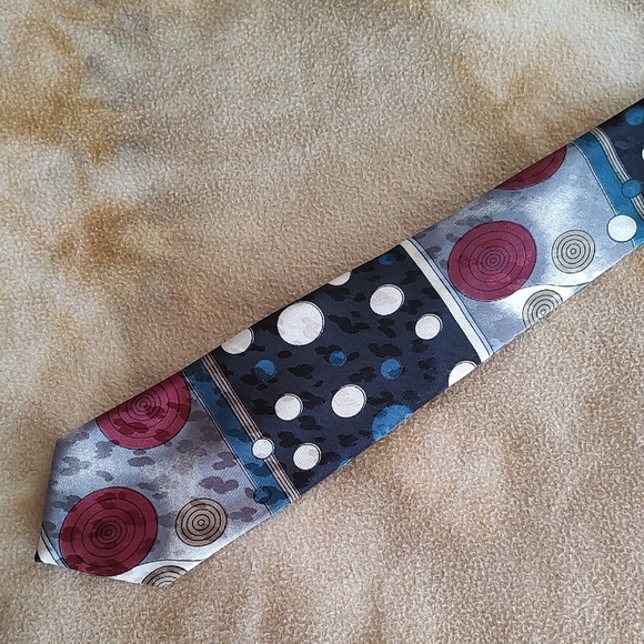 RETRO Style Tie with Geometric Circles and Stripes 4" - Picture 2 of 3